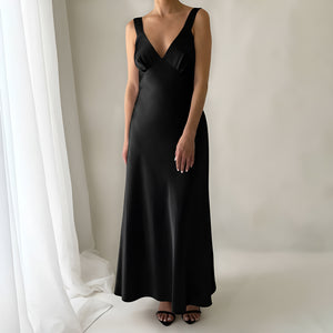 floaty silk dress Spring Sale Wearing the Santorini silk dress, you will be the best- dressed guest on any occasion such as a wedding abroad. Our floaty silk maxi dresses called Santorini by Lindsey Brown resort